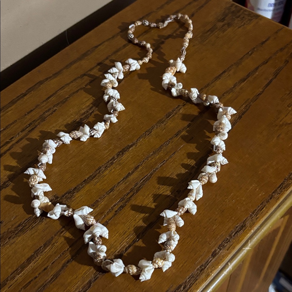 Costume shell necklace (over the head)